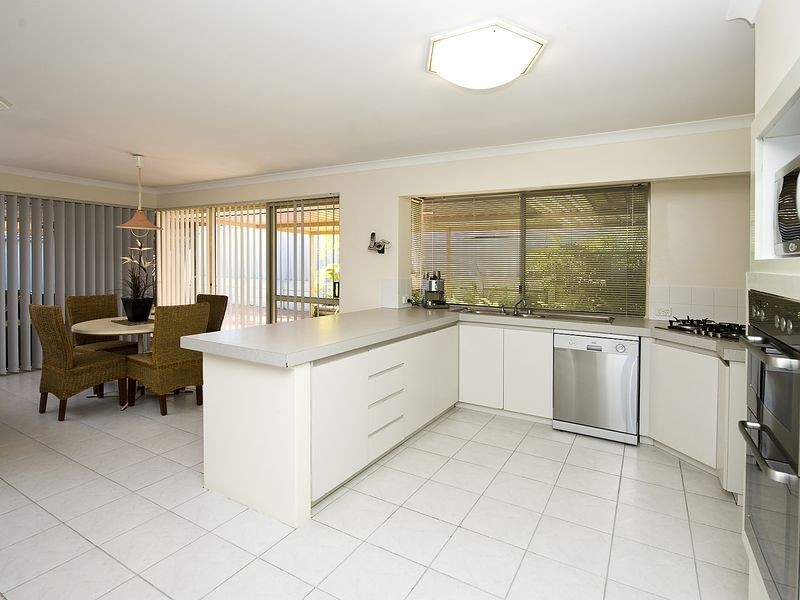 31 Tennyson Avenue, Halls Head WA 6210