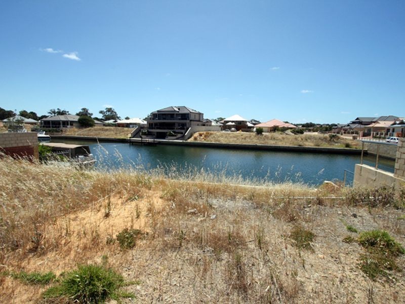 2 Brindabella Crescent, Halls Head WA 6210