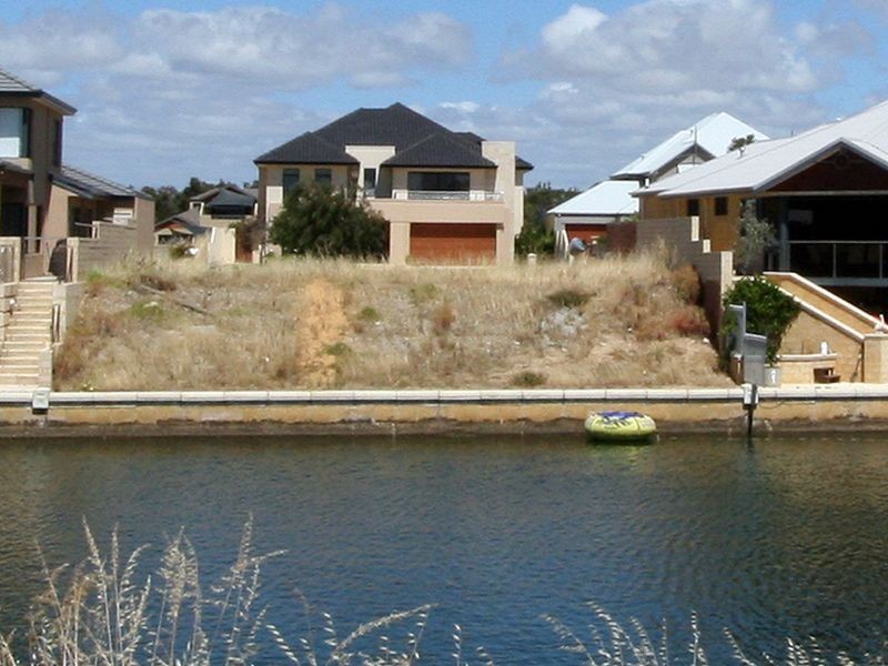 2 Brindabella Crescent, Halls Head WA 6210