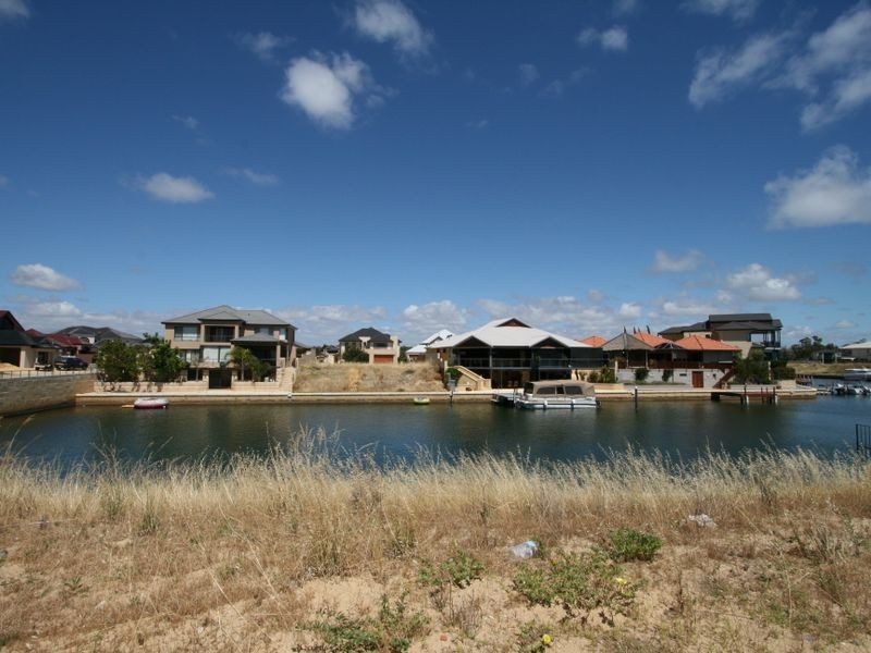 2 Brindabella Crescent, Halls Head WA 6210