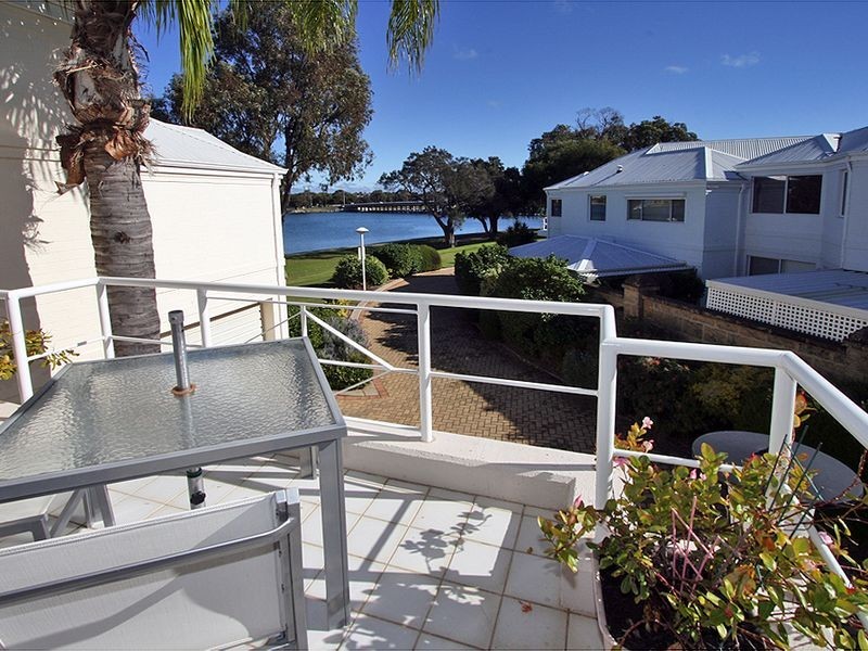 10/3 Leslie Street, Dudley Park WA 6210