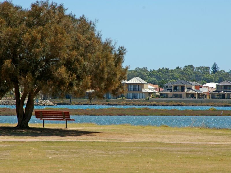 10/3 Leslie Street, Dudley Park WA 6210