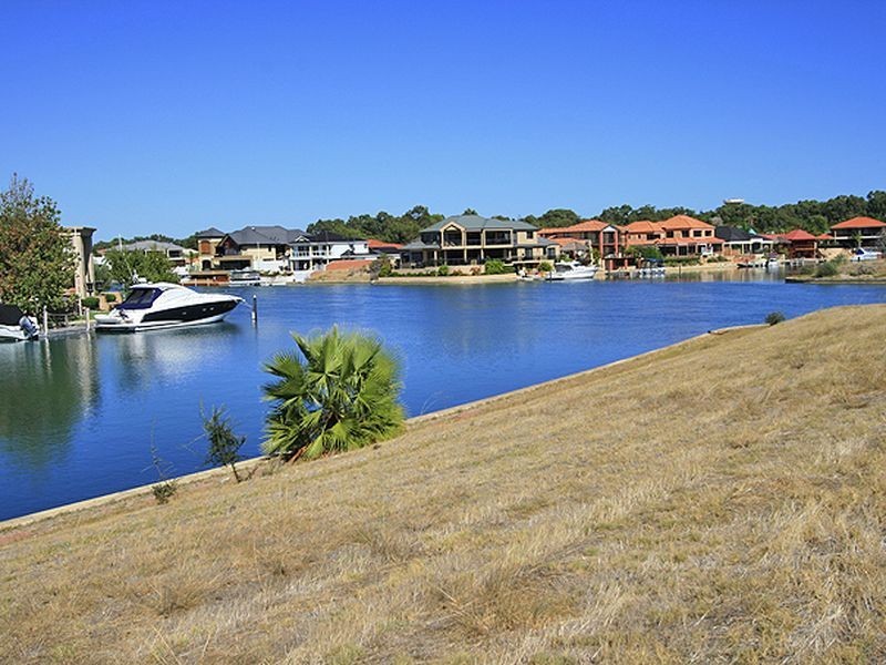 14 Genevieve Court, Halls Head WA 6210