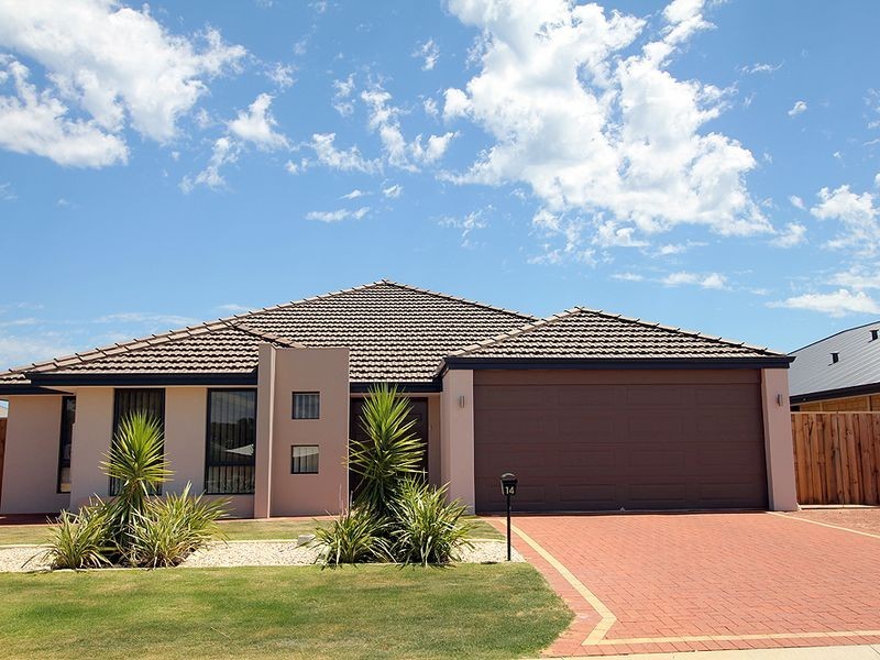 14 Splendens Turn, Halls Head WA 6210