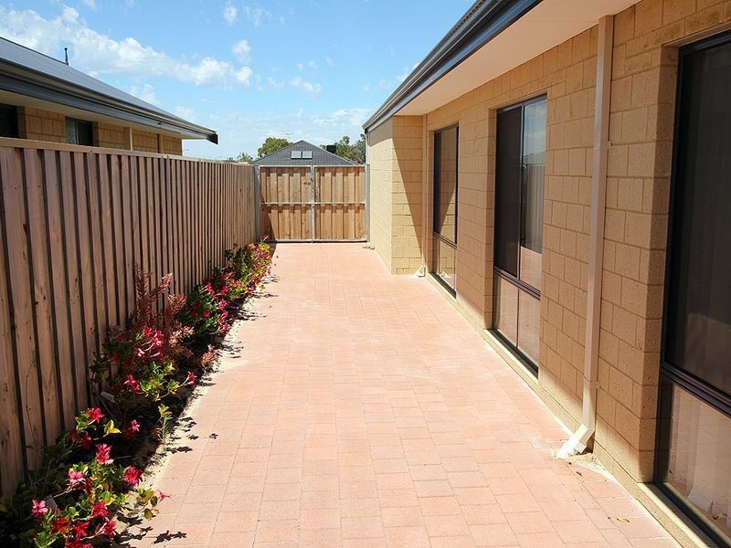 14 Splendens Turn, Halls Head WA 6210