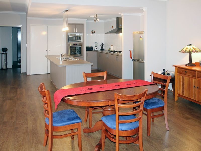 14 Splendens Turn, Halls Head WA 6210