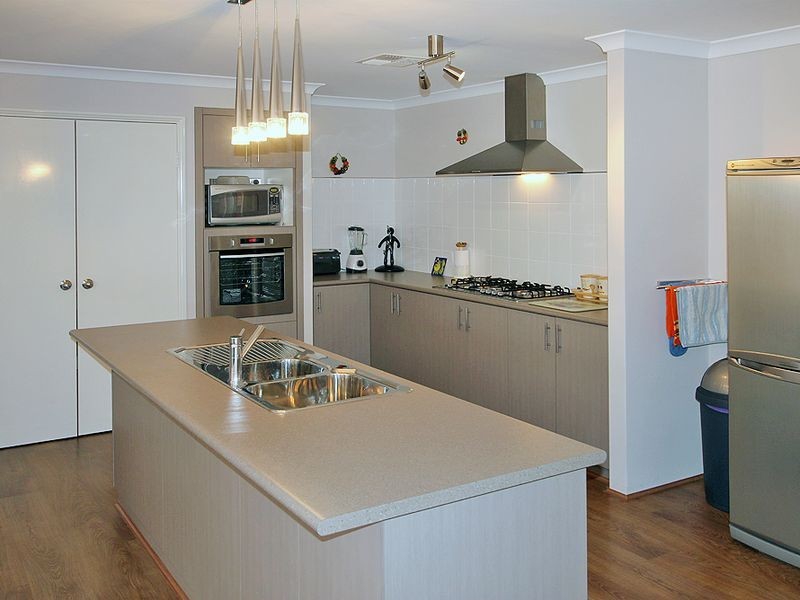 14 Splendens Turn, Halls Head WA 6210