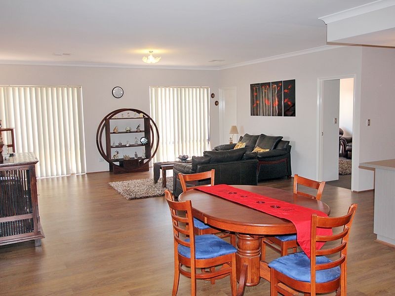 14 Splendens Turn, Halls Head WA 6210