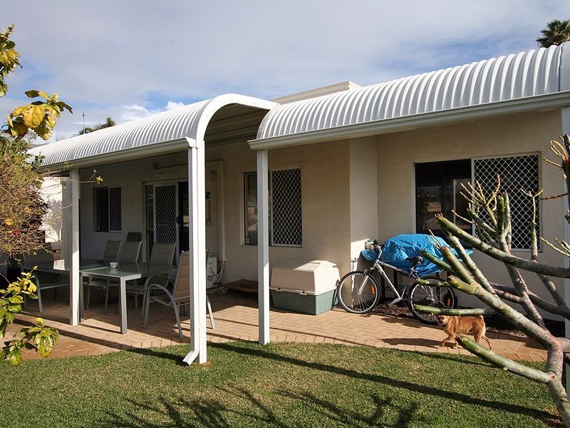 2/5 Oversby Street, Halls Head WA 6210