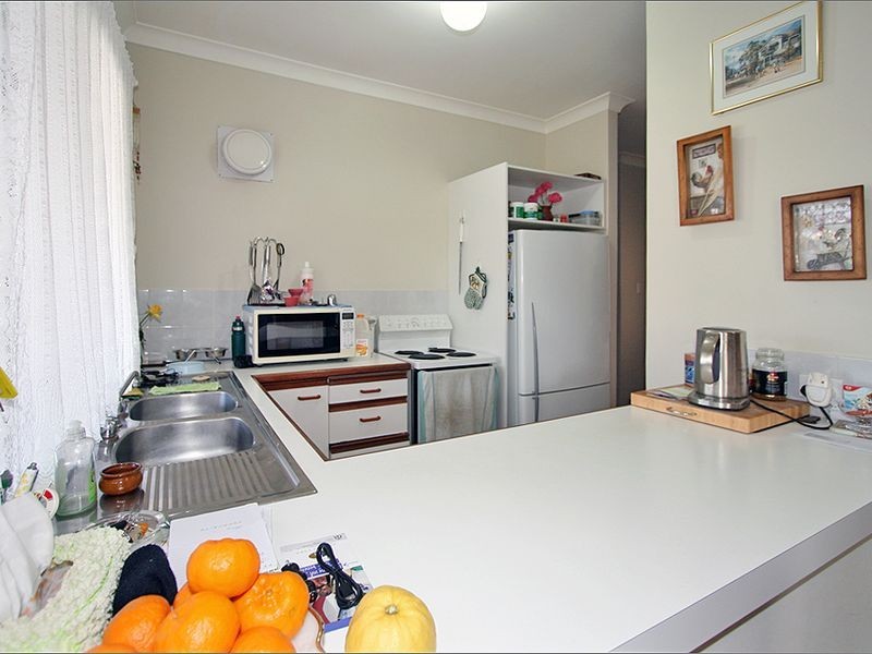 2/5 Oversby Street, Halls Head WA 6210