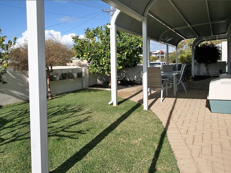 2/5 Oversby Street, Halls Head WA 6210