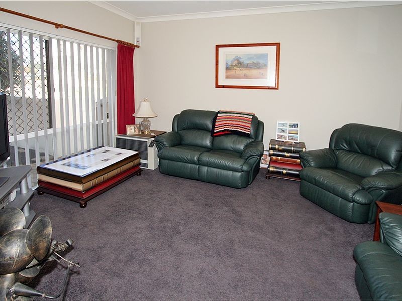 2/5 Oversby Street, Halls Head WA 6210
