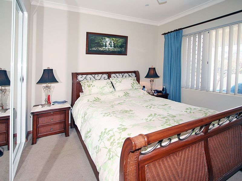 2/5 Oversby Street, Halls Head WA 6210