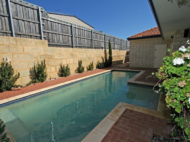 33 Buttercup Parkway, Halls Head WA 6210