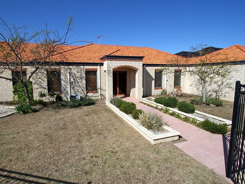 33 Buttercup Parkway, Halls Head WA 6210