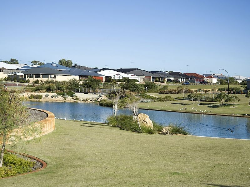 33 Buttercup Parkway, Halls Head WA 6210