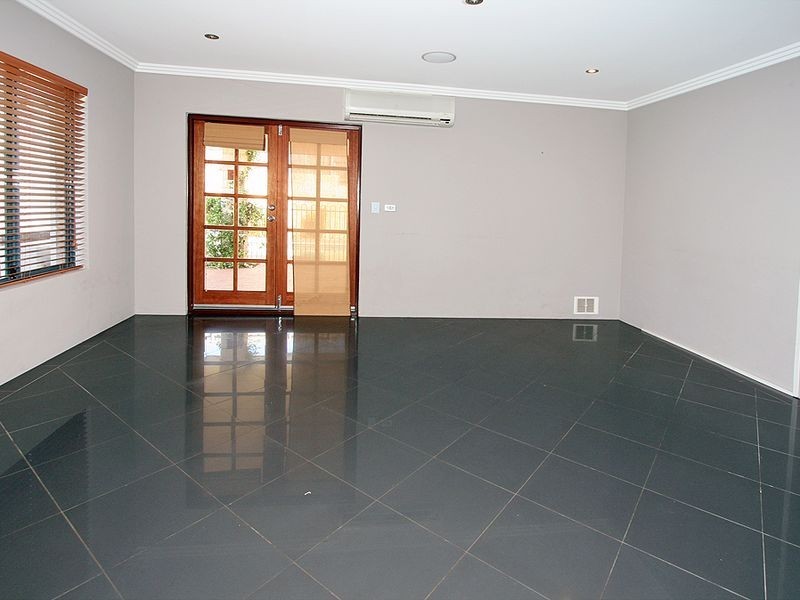 33 Buttercup Parkway, Halls Head WA 6210