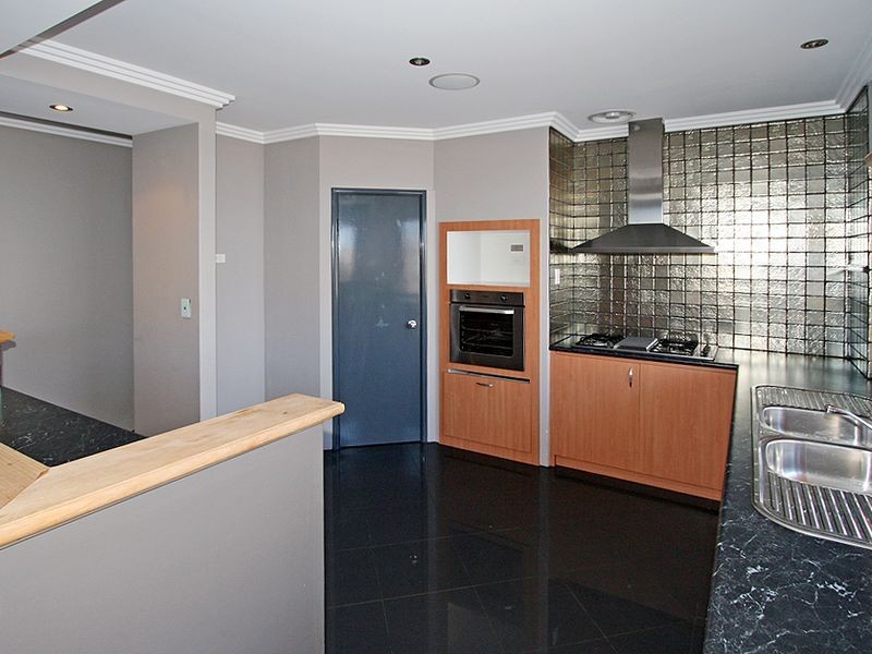 33 Buttercup Parkway, Halls Head WA 6210