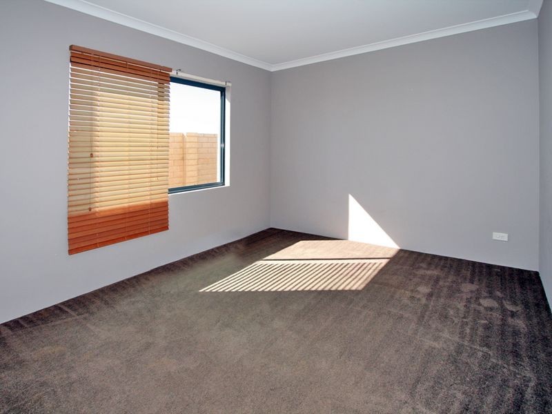 33 Buttercup Parkway, Halls Head WA 6210