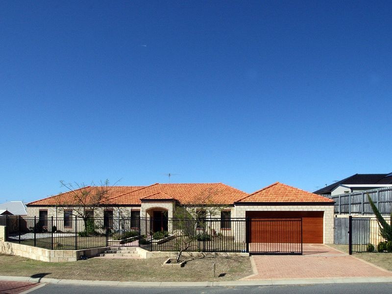 33 Buttercup Parkway, Halls Head WA 6210