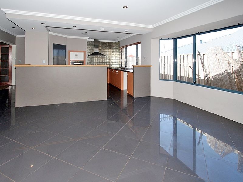 33 Buttercup Parkway, Halls Head WA 6210