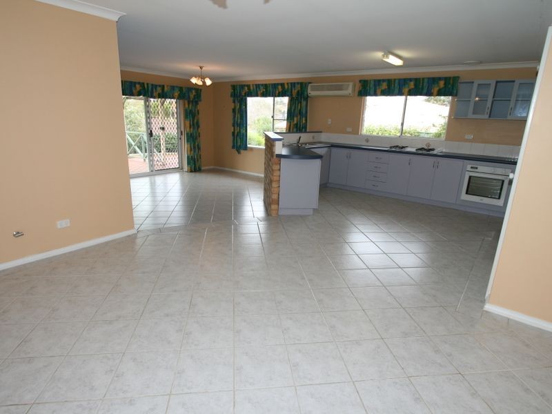 52 Portmarnock Circle, Halls Head WA 6210