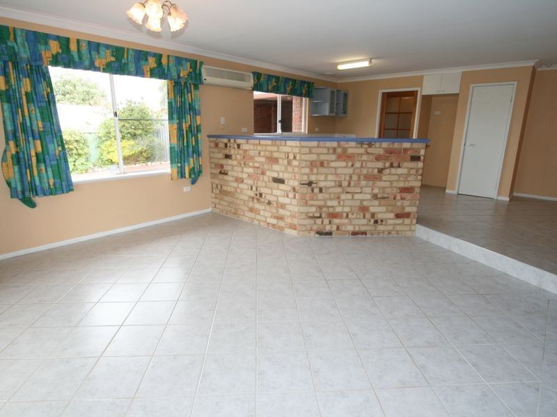 52 Portmarnock Circle, Halls Head WA 6210