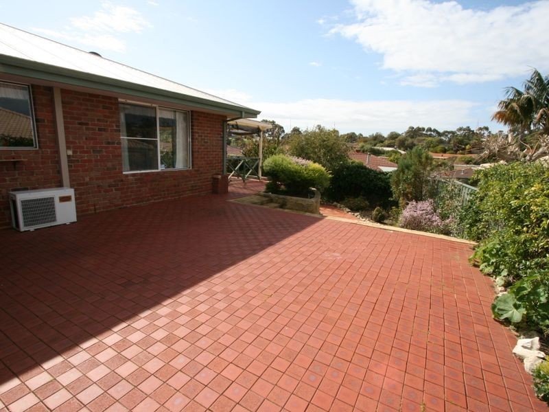 52 Portmarnock Circle, Halls Head WA 6210