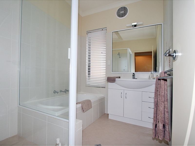 20B Murray Crescent, Halls Head WA 6210