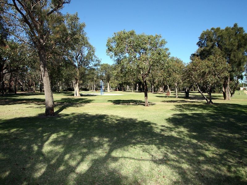 1 Rosebud Place, Halls Head WA 6210