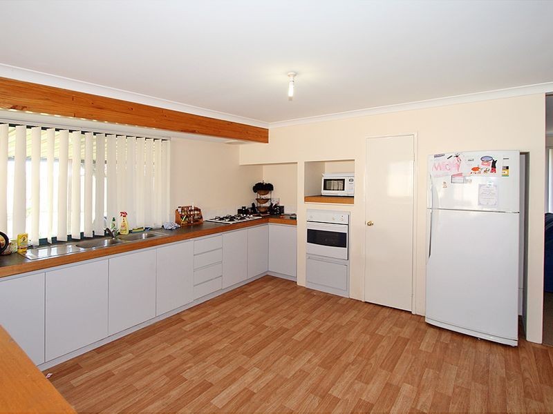 1 Rosebud Place, Halls Head WA 6210