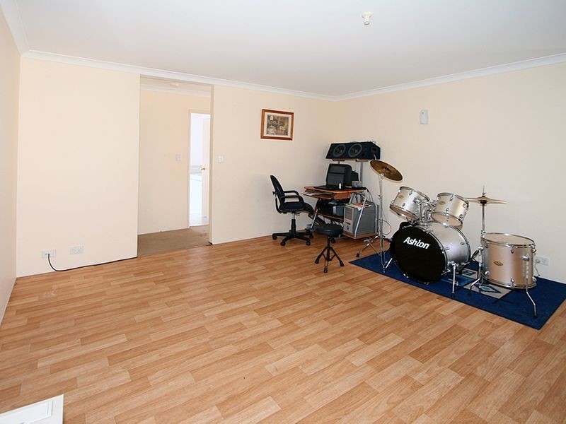 1 Rosebud Place, Halls Head WA 6210