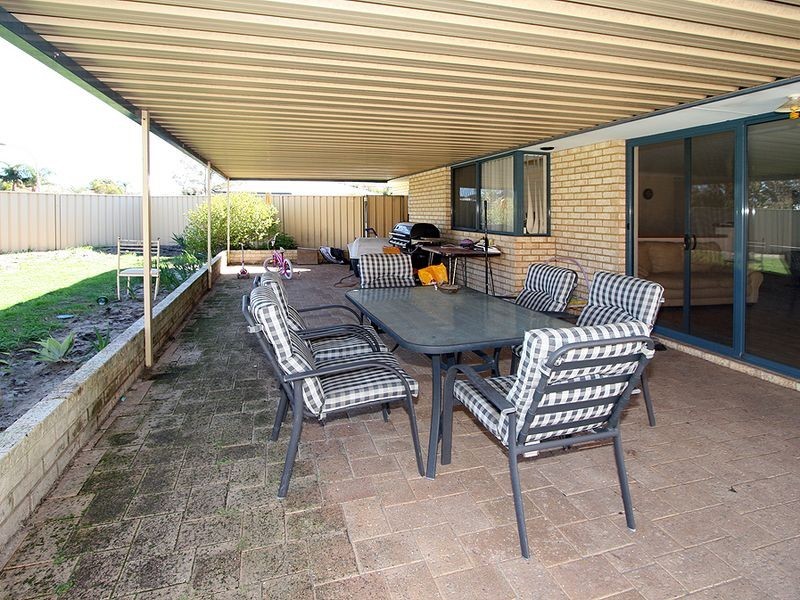 1 Rosebud Place, Halls Head WA 6210