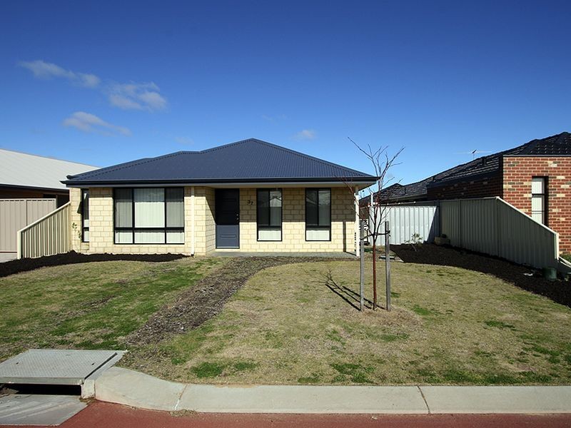 37 Lascelles Circus, Lakelands WA 6180