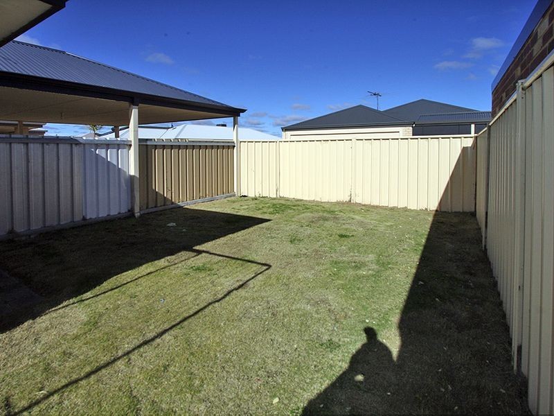 37 Lascelles Circus, Lakelands WA 6180