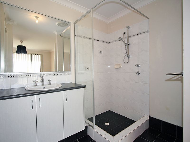 37 Lascelles Circus, Lakelands WA 6180