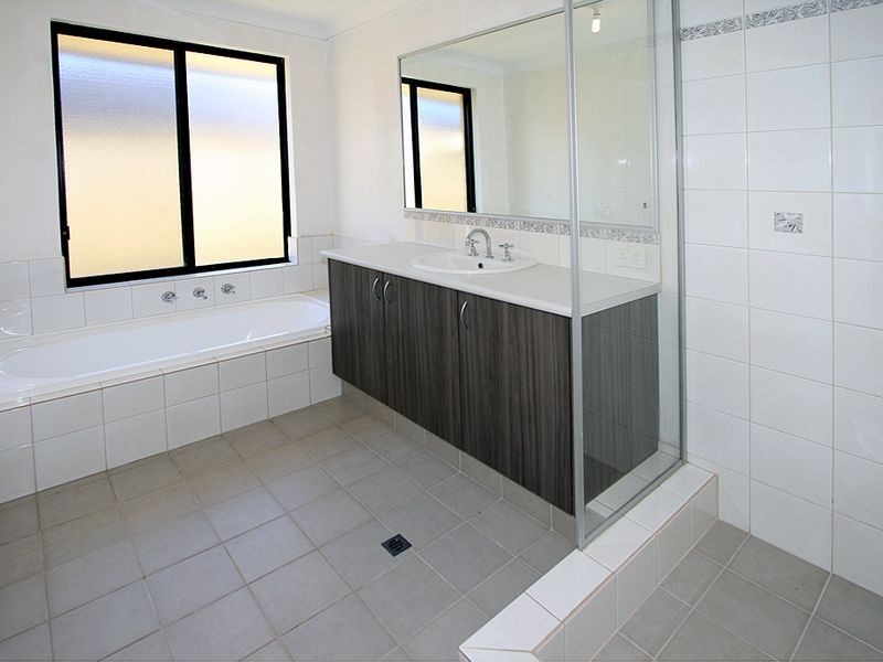 37 Lascelles Circus, Lakelands WA 6180