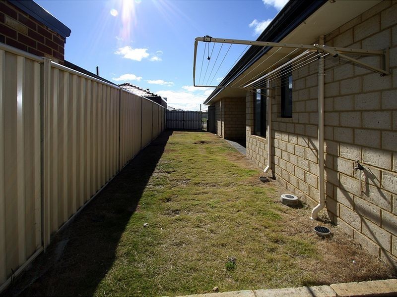 37 Lascelles Circus, Lakelands WA 6180