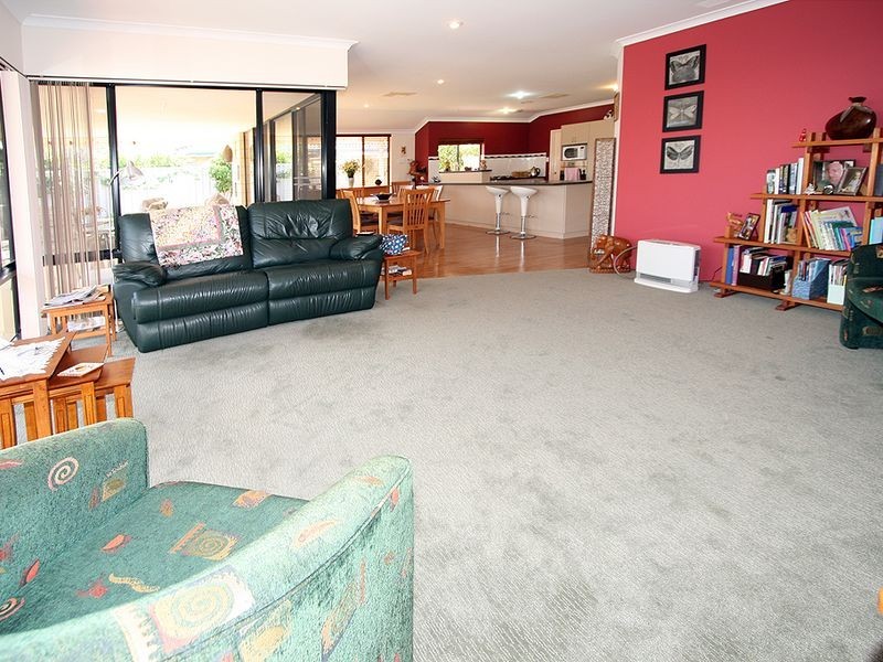 84 Willoughbridge Crescent, Erskine WA 6210