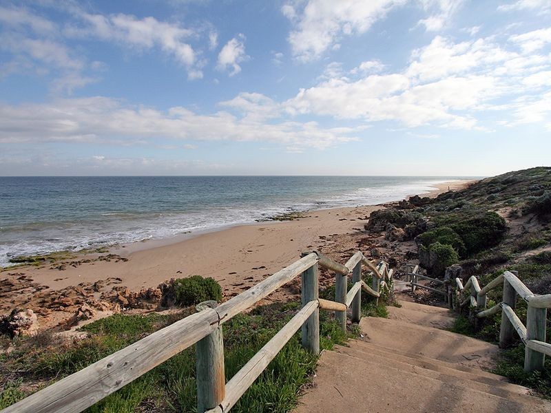 4 Neptune Place, Halls Head WA 6210