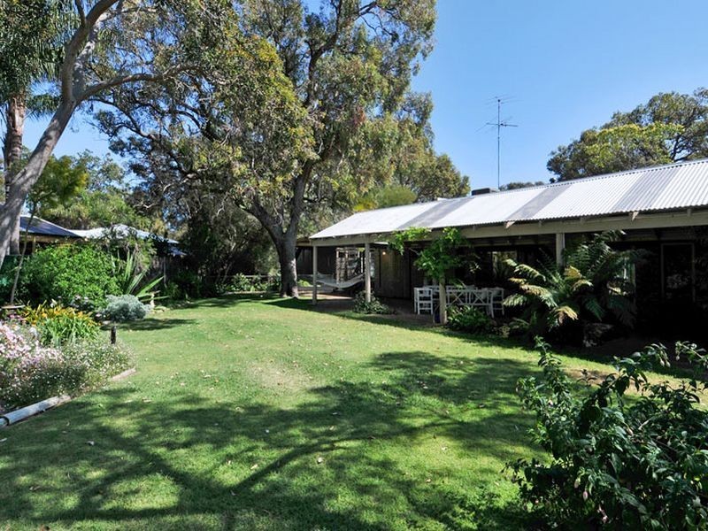 15 Nutbush Avenue, Falcon WA 6210