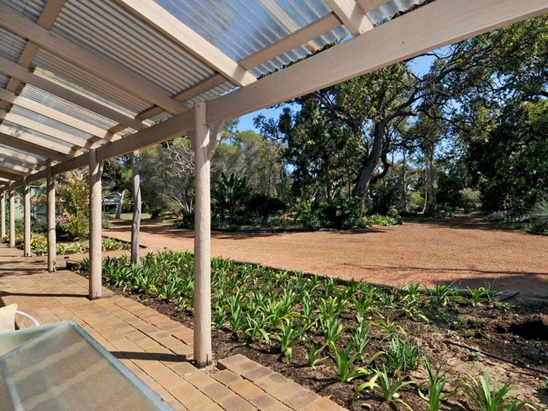 15 Nutbush Avenue, Falcon WA 6210