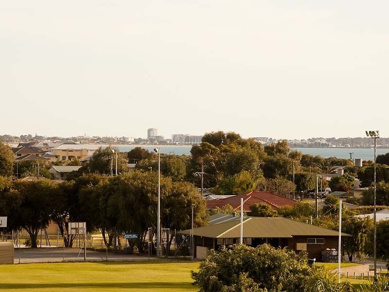 11 Charlotte Court, Madora Bay WA 6210