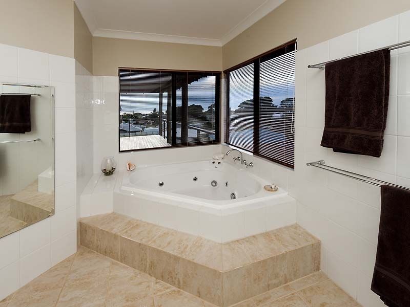 11 Charlotte Court, Madora Bay WA 6210