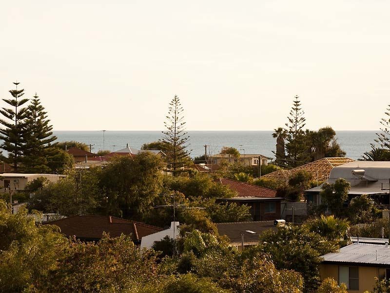 11 Charlotte Court, Madora Bay WA 6210