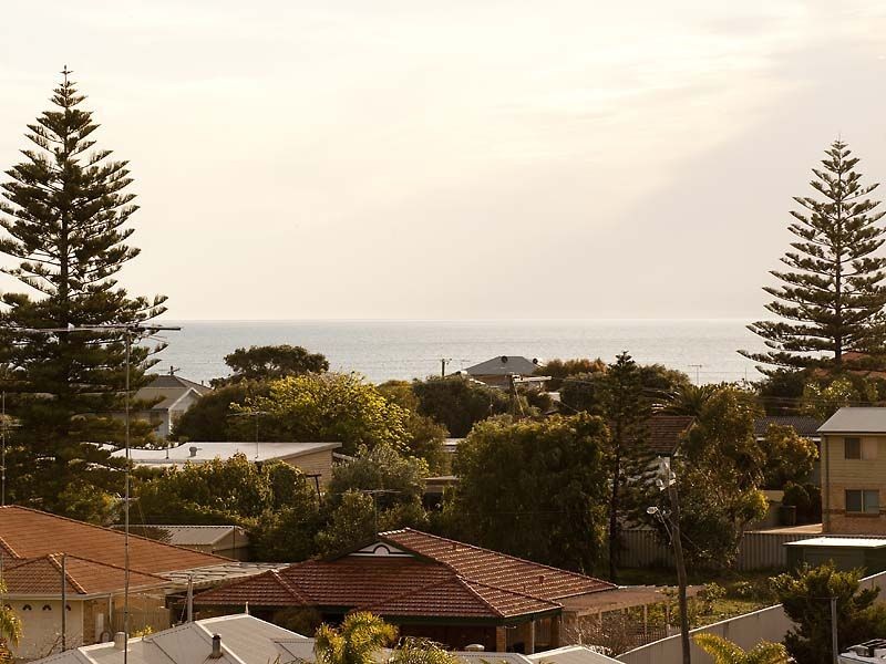 11 Charlotte Court, Madora Bay WA 6210
