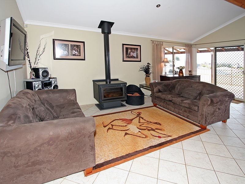 16 Greenshank Mews, Wannanup WA 6210