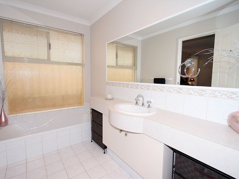 16 Greenshank Mews, Wannanup WA 6210