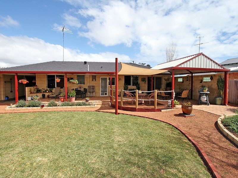 40 Loxton Street, Dudley Park WA 6210