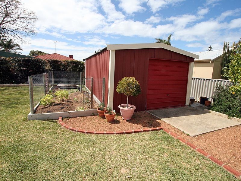 40 Loxton Street, Dudley Park WA 6210